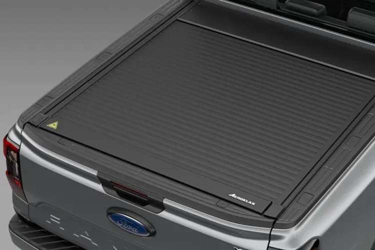 Trước đó, vào tháng 11, một số đại lý Ford đã tiết lộ về các thay đổi trên dòng xe Ranger. Đáng chú ý, tính năng đỗ xe tự động – vốn có trên các bản cao cấp như Stormtrak và Raptor – sẽ bị loại bỏ.