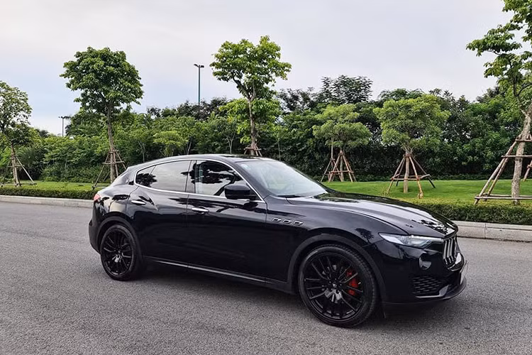 Levante – “The Maserati of SUVs” là mẫu xe gầm cao đầu tiên của thương hiệu cây đinh ba nước Ý, đánh dấu sự chuyển mình của Maserati sau hơn 100 năm hình thành và phát triển. Maserati Levante thế hệ mới cạnh tranh ở phân khúc SUV hạng sang cỡ vừa bên cạnh những tên tuổi đình đám như Porsche Macan, Jaguar F-Pace hay Range Rover Sport...