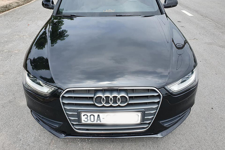 Tại thị trường Việt Nam hiện nay, giá xe Audi A4 phiên bản mới nhất được bán ra chính hãng khoảng 1,670 tỷ đồng. Trong tầm giá này, Audi A4 2019 sẽ có đối thủ chính là Mercedes-Benz C-Class và BMW 3-Series.