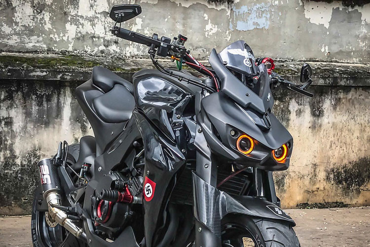 Có thể nói thiết kế của Kawasaki Z1000 cực kỳ đẹp mắt, từ bình xăng, đuôi xe cho đến thiết kế đầu đèn đều rất lạnh lùng và trau chuốt. Chính vì vậy toàn bộ body trên Hornet 250 đã được tạo hình theo mẫu nake- bike rất chuộng tại Việt Nam đã khiến nhiều người chơi xe phải bất ngờ xen lẫn ngạc nhiên.