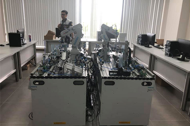 Viện Nghiên cứu và phát triển VinFast được thành lập với mục tiêu tầm cỡ khu vực, quy tụ được các chuyên gia có nhiều năm kinh nghiệm trong ngành ôtô trên thế giới và trong nước, nhằm nghiên cứu và chọn lựa các giải pháp công nghệ cho dòng xe VinFast. Tương lai, sẽ góp phần xây dựng và nâng cao nền tảng công nghệ cho ngành công nghiệp ôtô Việt Nam thông qua việc đào tạo các kỹ sư người Việt thiết kế ôtô theo tiêu chuẩn Châu Âu