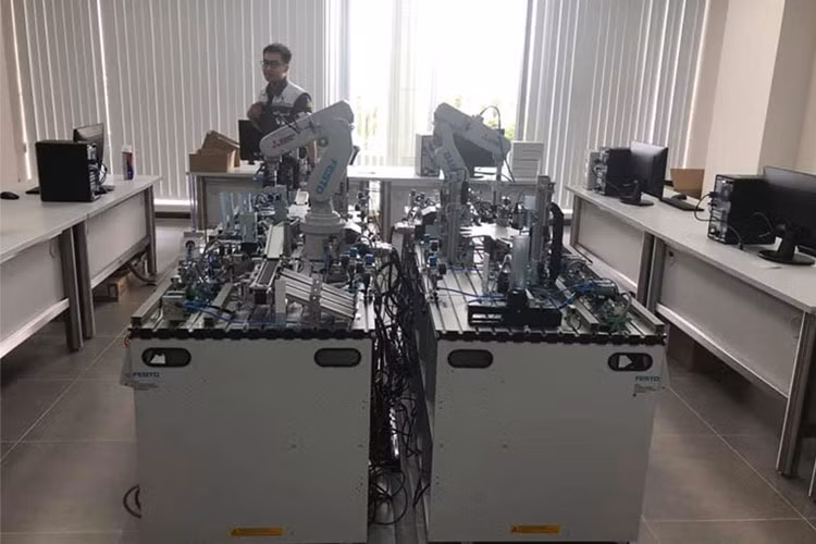 Viện Nghiên cứu và phát triển VinFast được thành lập với mục tiêu tầm cỡ khu vực, quy tụ được các chuyên gia có nhiều năm kinh nghiệm trong ngành ôtô trên thế giới và trong nước, nhằm nghiên cứu và chọn lựa các giải pháp công nghệ cho dòng xe VinFast. Tương lai, sẽ góp phần xây dựng và nâng cao nền tảng công nghệ cho ngành công nghiệp ôtô Việt Nam thông qua việc đào tạo các kỹ sư người Việt thiết kế ôtô theo tiêu chuẩn Châu Âu