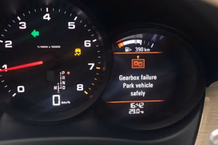 Chu xe Macan hong hop so da khoi kien Porsche Sai Gon ra toa-Hinh-5