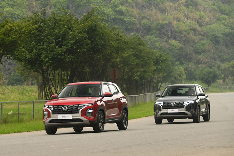 Hyundai Creta tiếp tục giữ vững phong độ tăng trưởng doanh số với 1.953 xe, tăng 735 xe so với tháng 11. Đây là tháng thứ 3 liên tiếp lượng tiêu thụ mẫu xe này đạt mức trên 1.200 xe. Tổng doanh số của Creta i10 trong năm qua là 10.719 xe.