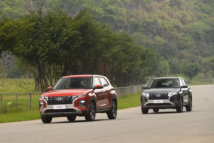 Hyundai Creta tiếp tục giữ vững phong độ tăng trưởng doanh số với 1.953 xe, tăng 735 xe so với tháng 11. Đây là tháng thứ 3 liên tiếp lượng tiêu thụ mẫu xe này đạt mức trên 1.200 xe. Tổng doanh số của Creta i10 trong năm qua là 10.719 xe.