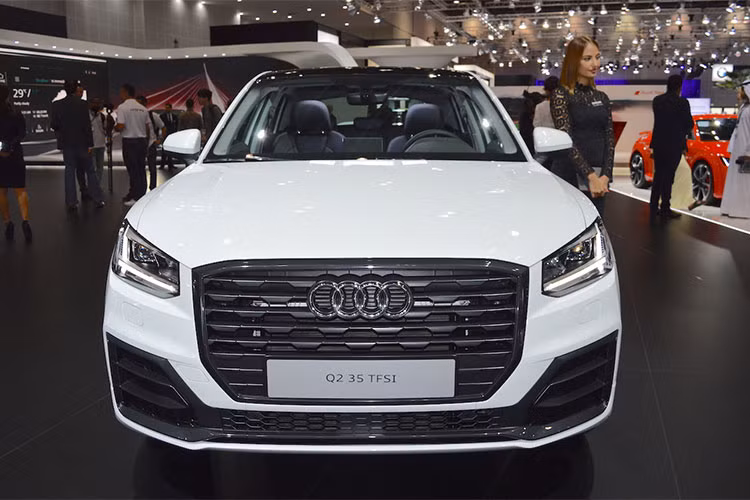 Dự kiến, Audi Q2L phiên bản 2018 sẽ được bày bán tại thị trường Trung Quốc vào giữa tháng 10/2018 tới đây. Giá bán xe Audi Q2 phiên bản kéo dài mới dao động từ 226.800 - 281.800 Nhân dân tệ (tương đương 768,7 - 955 triệu đồng). Giá bán này được coi là khá "mềm" nếu so với Audi Q2 hiện có giá 1,6 tỷ đồng tại Việt Nam.
