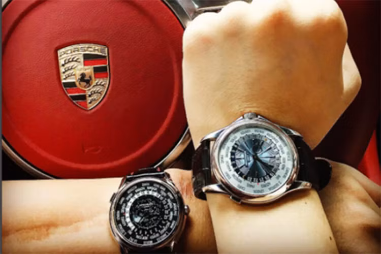 Hai chị em dạo phố trên chiếc xế sang Đức – Porsche với nội thất màu đỏ khá độc đáo, cùng show hàng cặp đôi đồng hồ đắt tiền hiện nay.