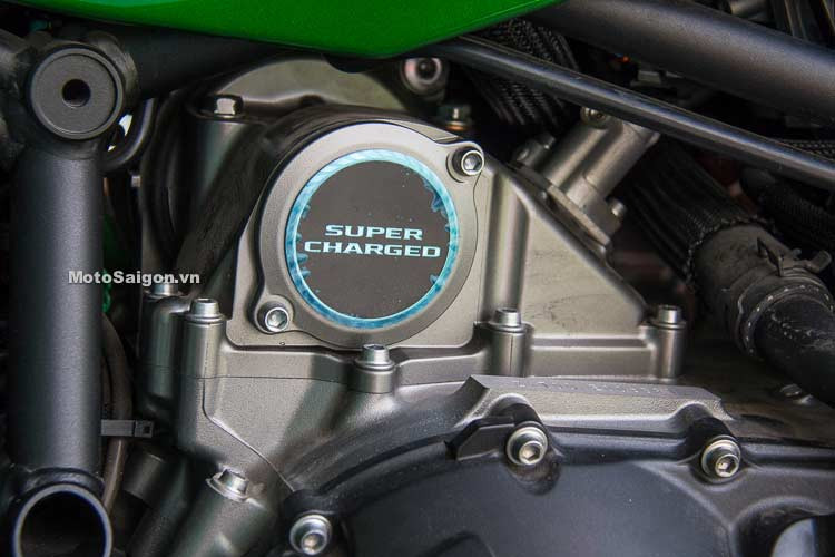 Giá Kawasaki Ninja H2 SX SE hiện vẫn chưa được công bố chính thức tại Việt Nam. Tuy nhiên theo thông tin do TC Motorcycle (nhà phân phối chính hãng) chia sẻ, giá xe không chênh lệch nhiều so với giá Ninja H2 ở mức 999 triệu đồng. Giá Ninja H2 Carbon 1.138.000.000đ.