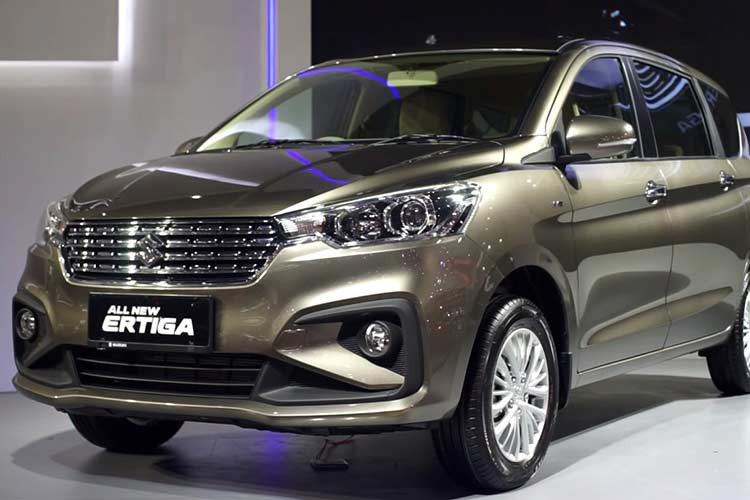 Giá xe Suzuki Ertiga 2018 được bán tới tay người tiêu dùng Indonesia với 5 phiên bản tương ứng gồm GA MT 13.500 USD (khoảng 307 triệu đồng), GL MT 14.700 USD (khoảng 334 triệu đồng), GX MT (15.500 USD), GL AT 15.650 USD (khoảng 352 triệu đồng) và GX AT 16.500 USD (khoảng 375 triệu đồng).