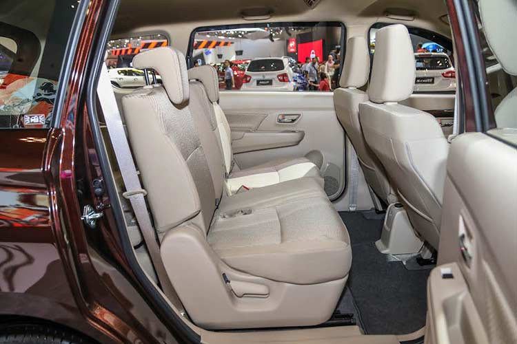 Suzuki Ertiga 2018 vẫn chỉ được trang bị 2 túi khí và bản GX sẽ có thêm hệ thống cân bằng điện tử ESP. Khoang hành lý nay có dung tích 153 lít (lớn hơn 18 lít) khi dựng hàng ghế thứ, có thể mở rộng lên 550 lít (lớn hơn 50 lít) khi gập hàng ghế thứ ba và 803 lít (lớn hơn 68 lít) khi gập cả hàng ghế thứ ba và thứ 2.