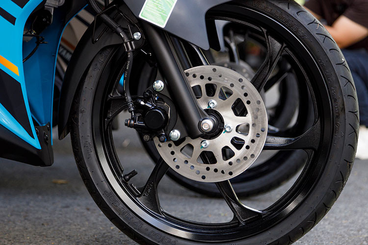 Ngoài ra, xe máy nhập khẩu từ Malaysia vốn không phổ biến do rào cản thương mại và chính sách xuất khẩu hàng hóa khác biệt so với các quốc gia như Indonesia hay Thái Lan – những thị trường xuất khẩu xe máy chủ lực sang Việt Nam.