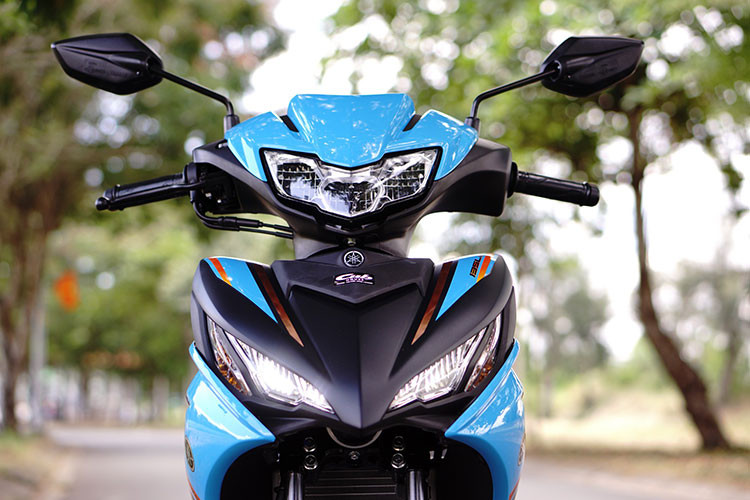 Tuy nhiên, khi về đến Việt Nam, mức giá bán Yamaha 135LC Fi 2025 tại các đại lý nhập khẩu lại vọt lên trên 95 triệu đồng, thậm chí phiên bản 2025 có thể chạm ngưỡng 100 triệu đồng.