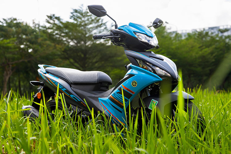 Với thiết kế underbone thể thao, động cơ 135 phân khối cùng khả năng vận hành mạnh mẽ và thiết kế hiện đại, Yamaha 135LC Fi nhanh chóng khơi lại phong cách chơi xe máy số thể thao vốn dần mai một trong gần một thập kỷ qua.