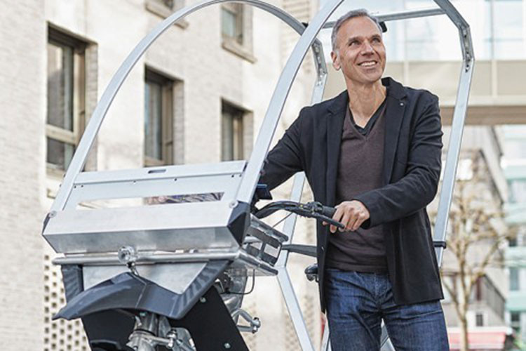 AWB trang bị môtơ điện Bosch ở khung dưới và hai cụm pin Bosch Intube 750 Wh cho phạm vi di chuyển kết hợp lên đến 100 km. Eisner không cho biết công suất cụ thể của mô tơ hay trọng lượng bổ sung từ khung và bộ phận bảo vệ bên dưới, nhưng nếu AWB được chế tạo theo các quy định hiện hành của Liên minh Châu Âu, nó có thể đóng gói một mô tơ 250 W.