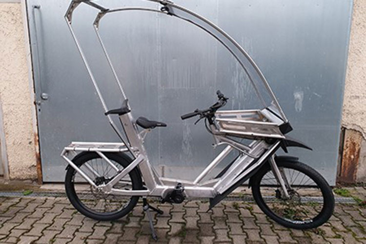 AWB còn mang tính chất mô-đun, có thể thích ứng với từng người dùng, cho dù trang web chính thức của sản phẩm không nói rõ chuyện đó diễn ra như thế nào. Tuy nhiên, ý tưởng dường như là để phù hợp với những người đi làm hàng ngày và phụ huynh, những người phải làm công việc đưa đón hàng ngày ở trường, vận chuyển hàng hóa nhỏ và chạy việc vặt. Điều này giải thích tại sao AWB có thiết kế giống như xe đạp chở hàng.