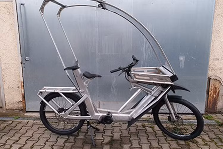 AWB còn mang tính chất mô-đun, có thể thích ứng với từng người dùng, cho dù trang web chính thức của sản phẩm không nói rõ chuyện đó diễn ra như thế nào. Tuy nhiên, ý tưởng dường như là để phù hợp với những người đi làm hàng ngày và phụ huynh, những người phải làm công việc đưa đón hàng ngày ở trường, vận chuyển hàng hóa nhỏ và chạy việc vặt. Điều này giải thích tại sao AWB có thiết kế giống như xe đạp chở hàng.