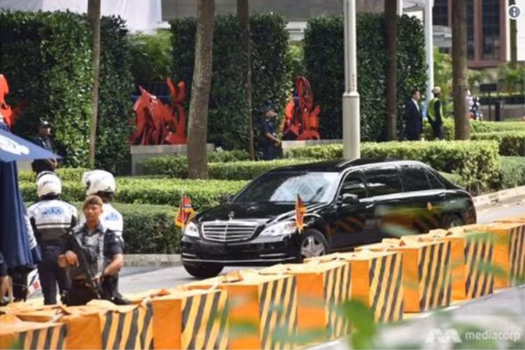 S600 Pullman Guard là dòng xe bọc thép được sử dụng bởi các chính khách trên thế giới, kết cấu gồm những tấm thép bảo vệ được tích hợp bên trong thân xe xếp chồng lên nhau ở những vị trí quan trọng. Pullman Guard cũng được trang bị sàn bọc thép để tránh khỏi những vụ đánh bom.