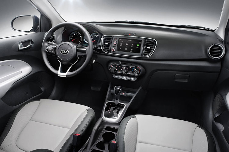 Đồng thời, Kia Soluto giá rẻ, thấp nhất khoảng 400 triệu đồng cũng là món “hời” cho các bác tài xe taxi công nghệ có thể đầu tư với mức giá thấp mà vẫn sở hữu được một chiếc xe sedan có không gian tốt và khoang hành lý chứa đồ, thay cho lựa chọn xe hatchback cỡ nhỏ như Kia Morning, Hyundai Grand i10, Toyota Wigo hay Mitsubishi Mirage.