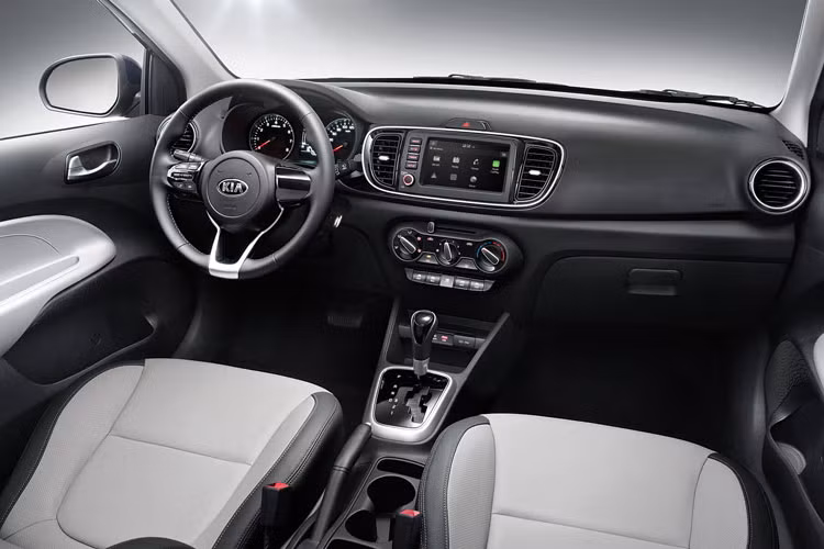 Đồng thời, Kia Soluto giá rẻ, thấp nhất khoảng 400 triệu đồng cũng là món “hời” cho các bác tài xe taxi công nghệ có thể đầu tư với mức giá thấp mà vẫn sở hữu được một chiếc xe sedan có không gian tốt và khoang hành lý chứa đồ, thay cho lựa chọn xe hatchback cỡ nhỏ như Kia Morning, Hyundai Grand i10, Toyota Wigo hay Mitsubishi Mirage.