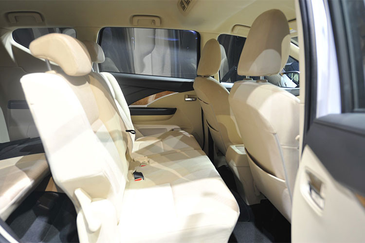 Xpander được trang bị động cơ MIVEC I4 1.5L DOHC, dẫn động cầu trước, cho công suất 103 mã lực và momen xoắn cực đại 141 Nm tại 4.000 vòng/phút. Mẫu xe này có hai lựa chọn hộp số: sàn 5 cấp hoặc tự động 4 cấp. Như vậy, các trang bị của hai phiên bản Xpander tại Thái Lan hoàn toàn tương đồng với thị trường Việt Nam.