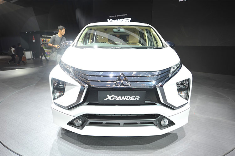 Trang bị tiêu chuẩn của bản Mitsubishi Xpander GLS Limited tại Thái Lan gồm: hệ thống chống bó cứng phanh (ABS), hệ thống phân bổ lực phanh điện tử (EBD) hệ thống hỗ trợ phanh (BA), hệ thống ổn định thân xe điện tử (ASC), hỗ trợ khởi hành ngang dốc, túi khí kép, đèn định vị LED, đèn hậu LED , đèn welcome/coming home, vô-lăng gật gù - thò thụt tích hợp các nút điều khiển âm thanh.