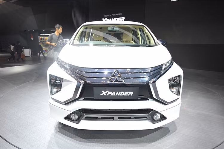 Trang bị tiêu chuẩn của bản Mitsubishi Xpander GLS Limited tại Thái Lan gồm: hệ thống chống bó cứng phanh (ABS), hệ thống phân bổ lực phanh điện tử (EBD) hệ thống hỗ trợ phanh (BA), hệ thống ổn định thân xe điện tử (ASC), hỗ trợ khởi hành ngang dốc, túi khí kép, đèn định vị LED, đèn hậu LED , đèn welcome/coming home, vô-lăng gật gù - thò thụt tích hợp các nút điều khiển âm thanh.