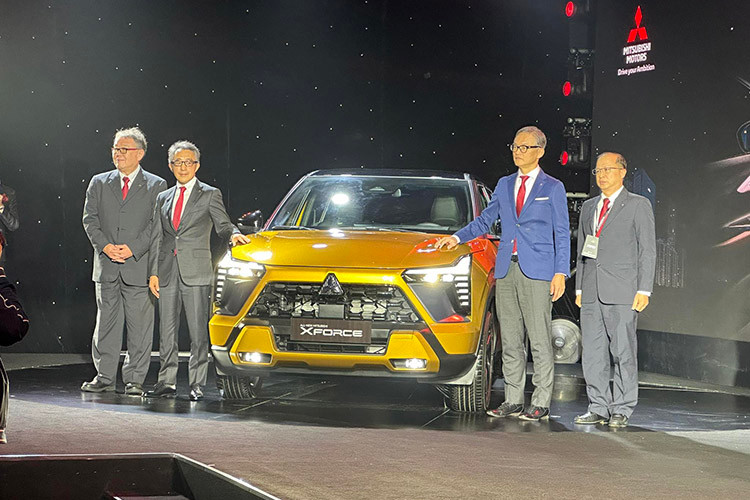 Hôm nay ngày 10/1/2024, Mitsubishi Motors Việt Nam đã ra mắt mẫu Xforce hoàn toàn mới với 4 phiên bản. Mitsubishi Xforce 2024 mới khi bán tại Việt Nam sẽ cạnh tranh với các đối thủ như Hyundai Creta, KIA Seltos trong phân khúc B-SUV đầy sôi động.