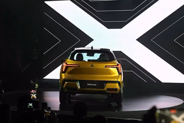 Thiết của xe nâng cao khả năng khí động học nhờ những đường vuốt hiện đại, cụm đèn chiếu sáng LED nâng cao sự an toàn cho người lái. Hơn nữa, thiết kế phần đầu của Xforce khiến người dùng thực sự bị ấn tượng.