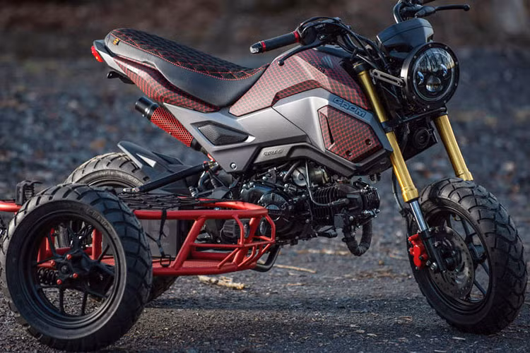 Trong đó, số lượng xe độ cũng như đồ đồ cho Honda MSX 125 là đáng chú ý nhất. Mới đây, một xưởng độ xe tại Mỹ có tên Industrial Moto đã cho ra lò một bản độ vô cùng độc đáo là Grom Sidecar với tên gọi GUS (Viết tắt của Grom Utility Sidercar: Xe Sidecar đa dụng Grom).