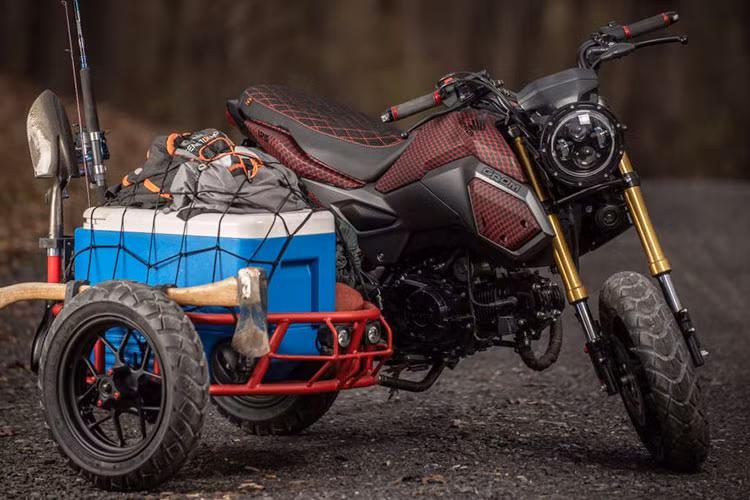 Mẫu xe máy Honda MSX 125 hay còn gọi là Honda Grom tại Mỹ đã trở thành một hiện tượng với số lượng khách hàng đông đảo nhờ sự gọn nhẹ, nghịch ngợm đi kèm khối động cơ 125cc. Cũng từ đây mà nhiều hội nhóm, đồ độ cho xe cũng xuất hiện.