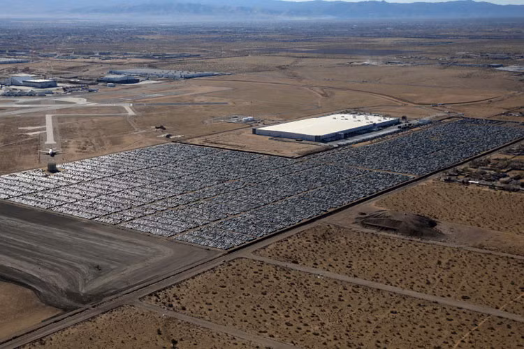 Bê bối xả thải cũng đang khiến Volkswagen vướng phải vụ kiện tập thể lớn nhất trong lịch sử của hơn 40.000 khách hàng mua phải xe không đạt tiêu chuẩn tại Mỹ. Cho tới hiện tại, phía nhà sản xuất vẫn chưa lên tiếng đáp lại khiếu kiện.