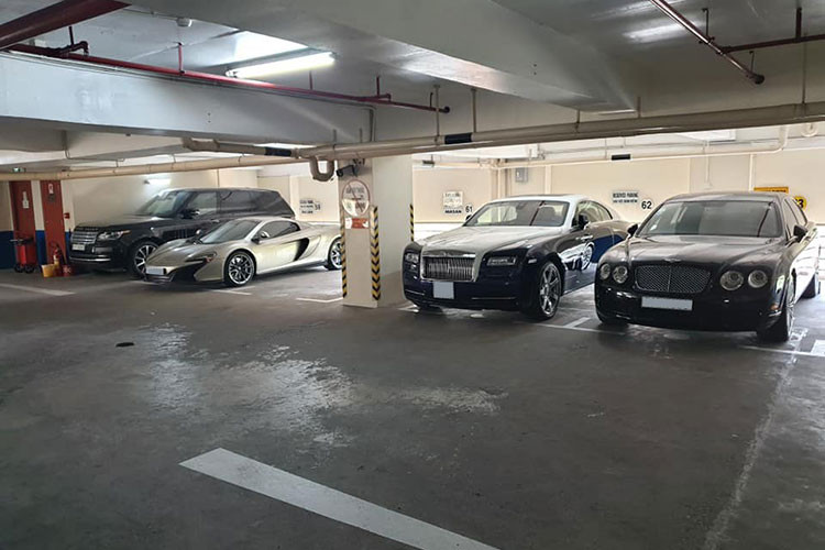 Ông Nguyễn Đăng Quang sinh năm 1963, là một đại gia khá kín tiếng. Forbes tuyên bố danh sách tỷ phú USD 2019 có sự xuất hiện của ông Quang với tài sản 1,3 tỷ USD. Với số tiền khổng lồ như vậy, việc sở hữu những chiếc Rolls-Royce, Bentley hay Ferrari không phải là vấn đề to tát với vị đại gia hàng tiêu dùng Việt Nam.