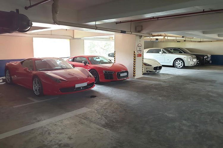 Tại TP HCM, có một căn hầm gửi xe đặt ở một khách sạn lớn chứa rất nhiều siêu xe và xe siêu sang thu hút sự chú ý. Có nhiều chiếc thuộc hàng hiếm, hàng độc và đắt nhất trên thị trường hiện nay. Theo tìm hiểu thì đây là bộ sưu tập siêu xe của ông chủ Masan Consumer- Nguyễn Đăng Quang.