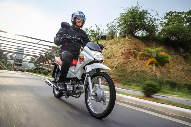 Hiện tại, giá xe Honda Pop 110i 2019 bán ra tương đương 35,7 triệu đồng và được hãng xe Nhật Bản phân phối tại thị trường Brazil. Hiện chưa có thông tin mẫu xe này sẽ được mang đến các thị trường khác.