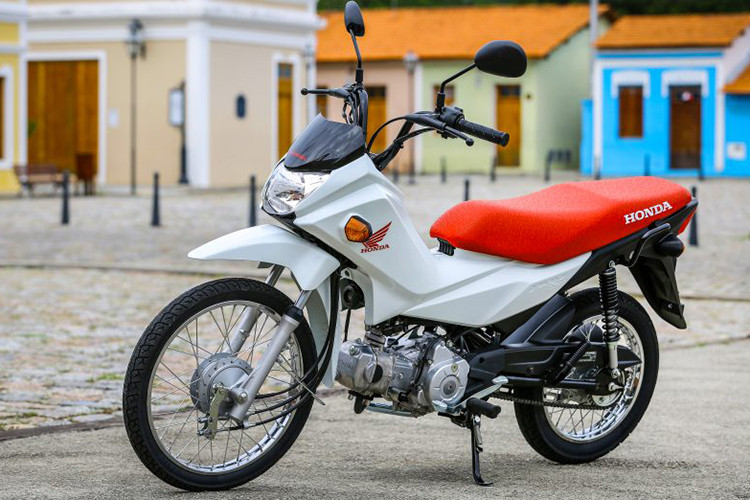 Mẫu xe máy Honda Pop 110i 2019 hoàn toàn mới vừa chính thức được ra mắt tại thị trường Brazil với thiết kế cực kỳ độc đáo và lạ mắt. Pop 110i sở hữu thiết kế được xếp vào phân khúc Underbone tương tự như "người anh em" Honda Sonic được ưa chuộng tại thị trường Đông Nam Á.