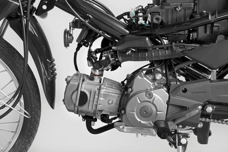 Honda trang bị cho Pop 110i động cơ OHC, xilanh đơn, 4 thì dung tích thực 109,1cc. Động cơ cho công suất tối đa 7,9 mã lực tại vòng tua máy 7,250 vòng/phút và mô-men xoắn cực đại đạt 9 Nm tại 5,000 vòng/phút.
