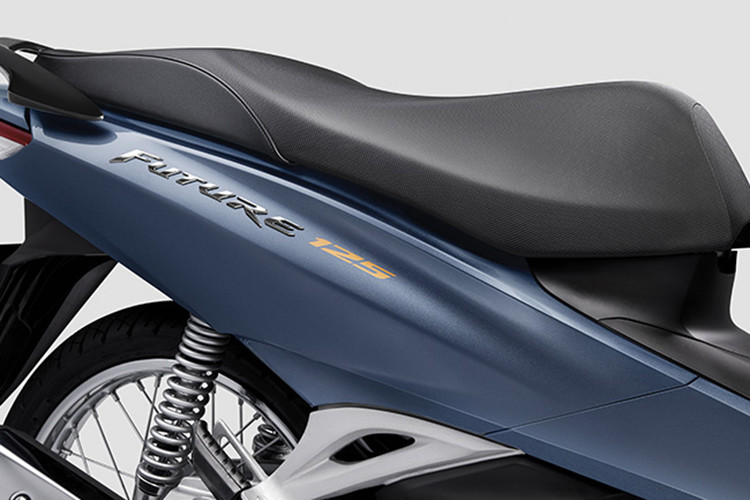 Trên cả hai phiên bản vành đúc và vành van hoa, hai màu mới của Honda Future Fi 125cc thế hệ mới lần lượt được bổ sung là Bạc Nâu Đen và Xanh Đen, giúp tăng thêm lựa chọn màu sắc cho khách hàng.