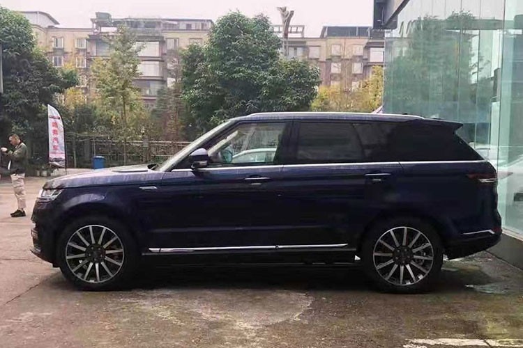 Về kích thước, mẫu xe SUV Hunkt Canticle nhái Range Rover sở hữu chiều dài 4.985 mm, rộng 1.995 mm, cao 1.819 mm, và trục cơ sở dài 2.997 mm. So sánh với kích thước của Range Rover "hàng xịn", Canticle nhỏ hơn một chút nhưng lại có trục cơ sở dài hơn 5 mm.