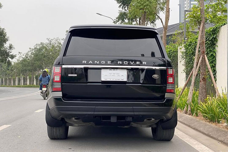 Với số tiền chỉ hơn 2 tỷ đồng, người mua có thể sở hữu một mẫu SUV hạng sang, tiện nghi không kém cạnh một chiếc Maybach GLS 480 mới có giá hơn 8,8 tỷ đồng. Đáng chú ý, mức giá này rẻ hơn gần 3 lần so với một chiếc Mercedes-Maybach GLS 480 mới nhưng vẫn mang đến trải nghiệm tiện nghi và đẳng cấp không hề thua kém.