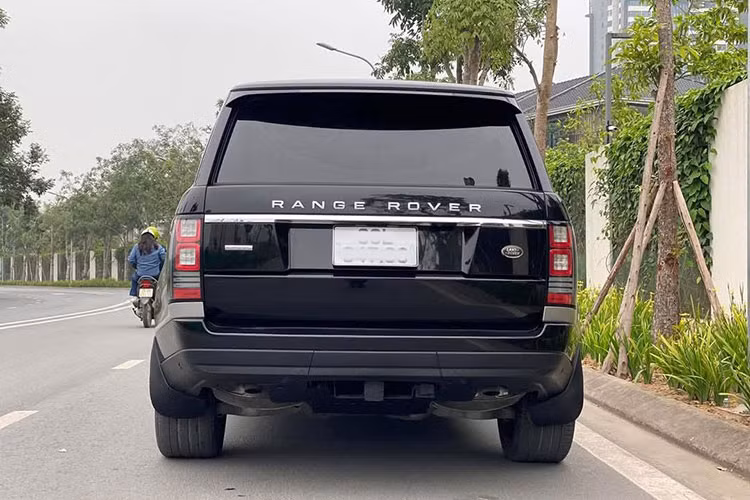Với số tiền chỉ hơn 2 tỷ đồng, người mua có thể sở hữu một mẫu SUV hạng sang, tiện nghi không kém cạnh một chiếc Maybach GLS 480 mới có giá hơn 8,8 tỷ đồng. Đáng chú ý, mức giá này rẻ hơn gần 3 lần so với một chiếc Mercedes-Maybach GLS 480 mới nhưng vẫn mang đến trải nghiệm tiện nghi và đẳng cấp không hề thua kém.
