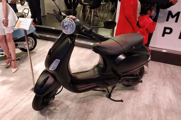 Tại thị trường Ấn Độ, hãng xe máy Vespa là một trong số ít các thương hiệu tập trung sản phẩm của mình ở phân khúc xe ga cao cấp. Mặc cho các đối thủ khác liên tục tung ra nhiều mẫu xe giá rẻ nhằm đạt được doanh số, thương hiệu xe máy Ý vẫn trung thành với triết lý tạo nên sự khác biệt.