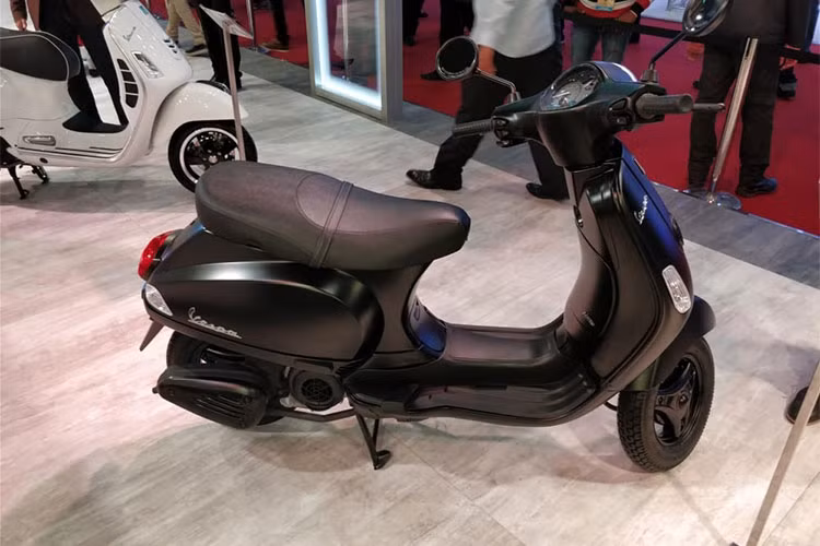 Mới đây, thương hiệu xe máy đình đám Ý tại Ấn Độ đã vừa chính thức cho ra mắt một mẫu xe ga Vespa Notte 125 phiên bản mới kèm giá bán 70.285 Rupee (tương đương 23,7 triệu đồng). Xe dành cho các khách hàng trẻ tuổi, năng động tại thị trường đông dân thứ hai thế giới này.