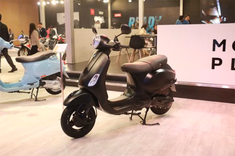 Vespa Notte 125 mới được trang bị khối động cơ 3 van, xylanh đơn, dung tích 125cc, làm mát bằng gió, sản sinh công suất 9,5 mã lực tại tua máy 7.500 vòng/phút và mômen xoắn cực đại 9,9 Nm tại tua máy 6.000 vòng/phút. Đi kèm là hộp số CVT truyền động đến bánh sau.