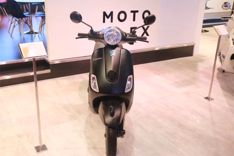 Mang ngoại hình như một chiếc GTS Super, tuy nhiên mẫu xe ga Vespa Notte 125 mới lại có thân hình khá dày dạn và đồ sộ với kích thước tổng thể Dài x Rộng x Cao tương ứng 1.770 x 690 x 1.140 mm, chiều cao yên khá hợp lý, ở mức 770 mm và khoảng sáng gầm 155 mm.