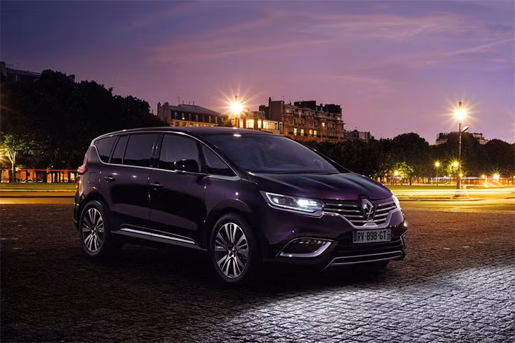 Mẫu xe này có giá bán khởi điểm từ 34.200 EUR (khoảng 929 triệu đồng), mức giá này khiến chiếc MPV hạng sang mới của Renault trở thành một trong những chiếc xe có mức giá khá tốt trên thị trường hiện nay nhằm cạnh tranh với Honda Odyssey và Toyota Alphard.