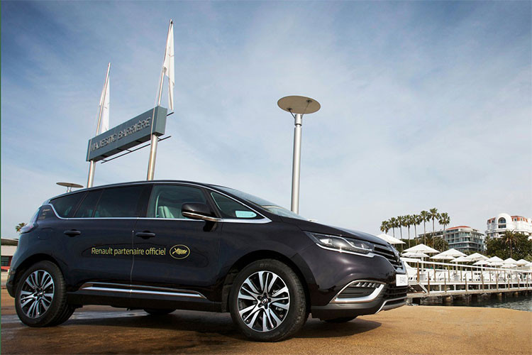 Về khả năng vận hành, phiên bản động cơ xăng kết hợp hộp số ly hợp kép EDC 7 cấp đạt mức tiêu thụ nhiên liệu trung bình 6,2lít/100km, mức khí thải CO2 trung bình đạt 140g/km. Trong khi mới, động cơ diesel 1.6 công suất 160 mã lực kết hợp cùng hộp số 7 cấp, tỏ ra hiệu quả hơn trong khả năng tiết kiệm nhiên liệu khi chỉ tiêu tốn 4,7 lít/100 km và lượng khí thải CO2 là 123 g/km.