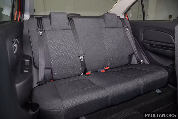 Ngoài ra, xe được trang bị hệ thống giải trí là màn hình LCD 7 inch, trang bị đầu CD, hỗ trợ kết nối Bluetooth, Android Auto, nghe Radio, dàn âm thanh 2 loa (riêng phiên bản Premium AT có 4 loa) và có chức năng MirrorLink để ghép nối điện thoại thông minh Android dễ dàng. 