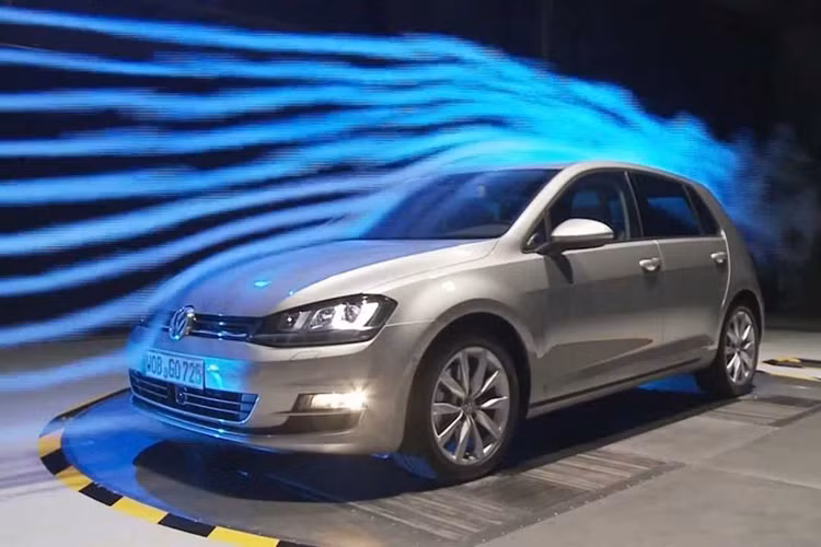 Tiến sĩ Herbert Diess, Tổng giám đốc của Volkswagen, nhấn mạnh: “Đến năm 2020, chúng tôi sẽ làm mới toàn bộ danh mục sản phẩm cũng như mở rộng nó trong các phân khúc chính. Hiện tại, đội phát triển sản phẩm của chúng tôi đang làm việc trên hơn 50 dự án xe”.