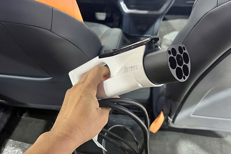 Xe Bestune NAT còn được trang bị pin lithium-ion dung lượng 55,7 kWh, cho phạm vi hoạt động tối đa khoảng 425 km sau mỗi lần sạc đầy.