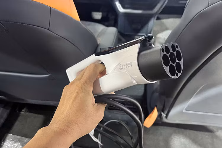 Xe Bestune NAT còn được trang bị pin lithium-ion dung lượng 55,7 kWh, cho phạm vi hoạt động tối đa khoảng 425 km sau mỗi lần sạc đầy.